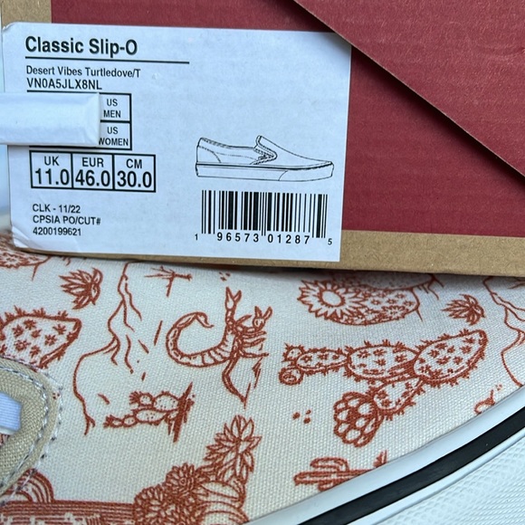 Vans Men’s Classic Slip-On 
Desert Vibes Turtledove/Tr Wht
VN0A5JLX8NL
Sneakers - Picture 16 of 16